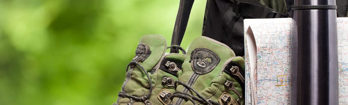 scarpe zaino e cartina